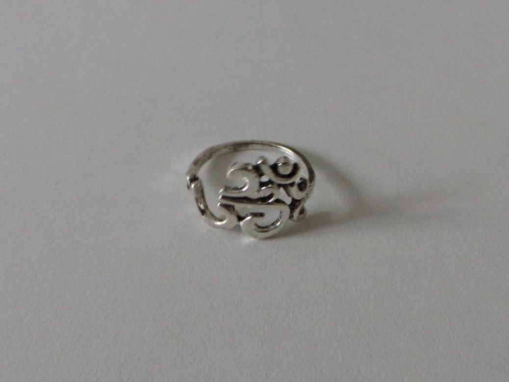 Anelli: Ring silberfarbig, Motiv Om verziert, U56 – Nuovo (secondo la descrizione) da Flamatt venduto da Tattoo18