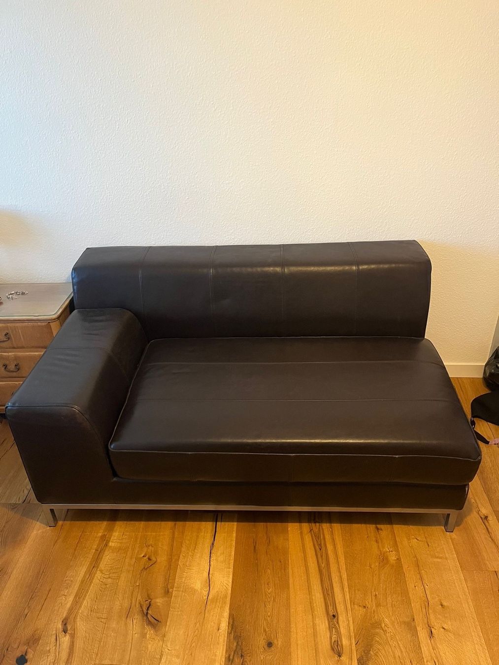 Ikea Divani: IKEA KRAMFORS 2-Sitzer-Sofa inklusive passendem Hocker – Nuovo (secondo la descrizione) da Basel venduto da ljlfrench 2