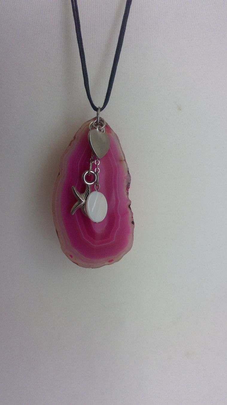 Colliers: Collier sautoir avec Agate rose & breloques, NEUF – Neuf avec emballage d'origine à Agiez par chouchanelle 1