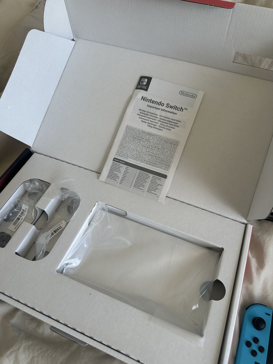 Nintendo Console: Nintendo Switch with games and original box – Usato da Onex venduto da whoiselijah 4