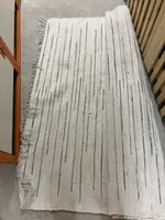 Weisser Baumwollteppich mit grauen Streifen 160x230