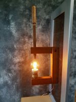 Spezielle Wand Lampe aus einer alten Schraubzwinge