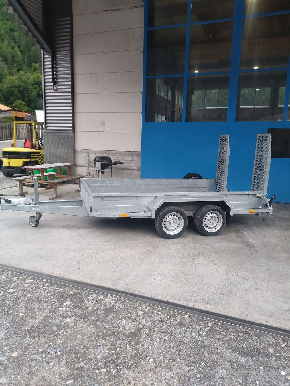 Saris Rimorchi: Baumaschinen Transportanhänger – Usato da Thusis venduto da MG85 1