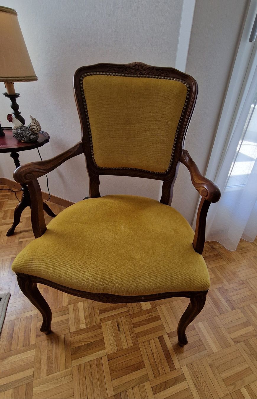 Poltrone: 2 Fauteuils de style velours jaune or – Usato da Pully venduto da Andalous 1