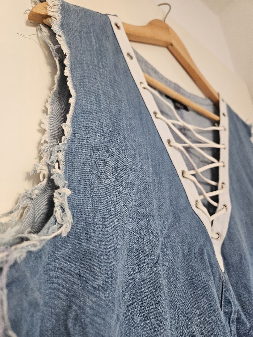 Vestiti: Robe en jean Missguided à lacets taille M – Usato da Mühleberg venduto da Eliboub 4