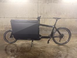 Bullitt Cargo Lastenrad mit 220l Box