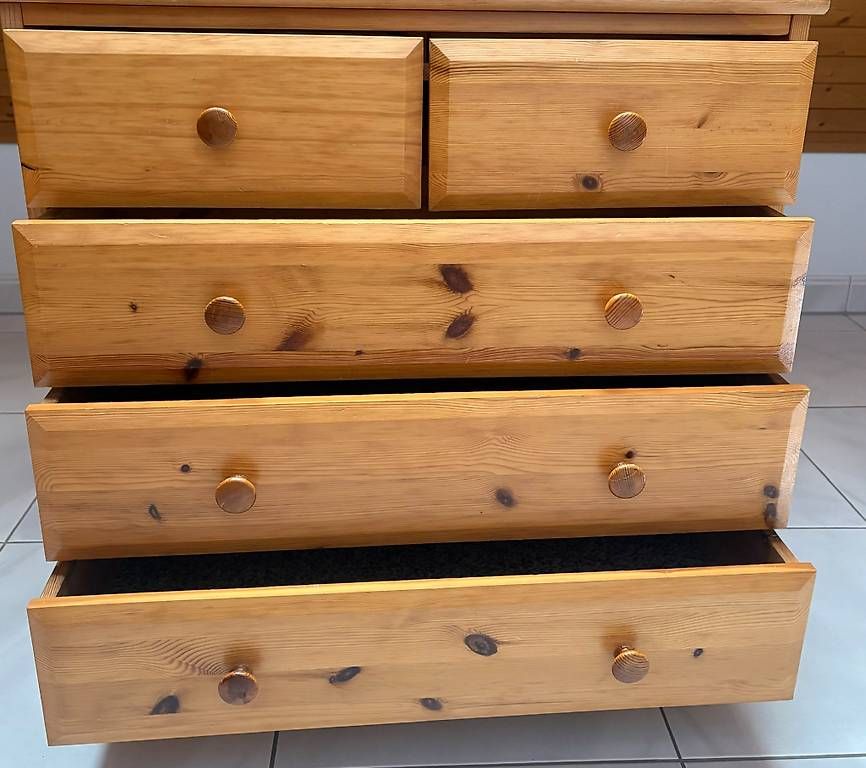 Cassettiere: Echtholz Kommode 80 x 80 x 40 cm – Usato da Volketswil venduto da mai_lgy9
