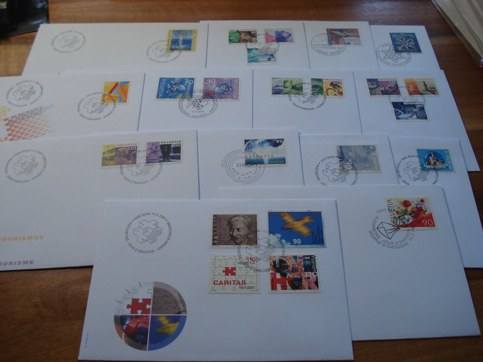 Tutti i francobolli: Schweiz 2001, Set FDC , 14 Belege – Usato da Niederwil AG venduto da morostahu 1