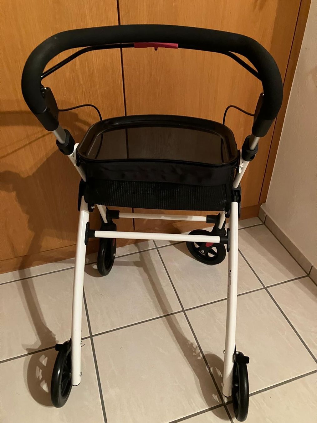 Ausili per la deambulazione: Rollator Innenbereich – Usato da Zuzwil SG venduto da Skotm 2