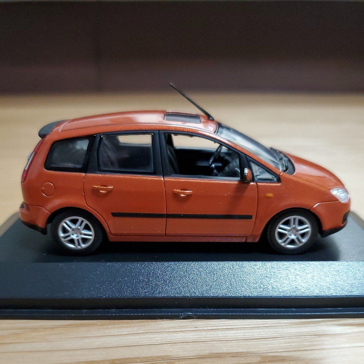 Ford Modellautos: Ford Focus C-Max (2003) – Neu und originalverpackt aus Flawil von Imperiosud 2