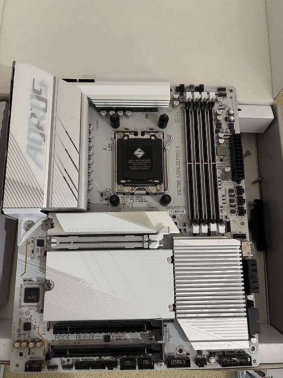 Schede madri: Gigabyte X670E AORUS PRO X  – Usato da Delémont venduto da cmh_5pmt