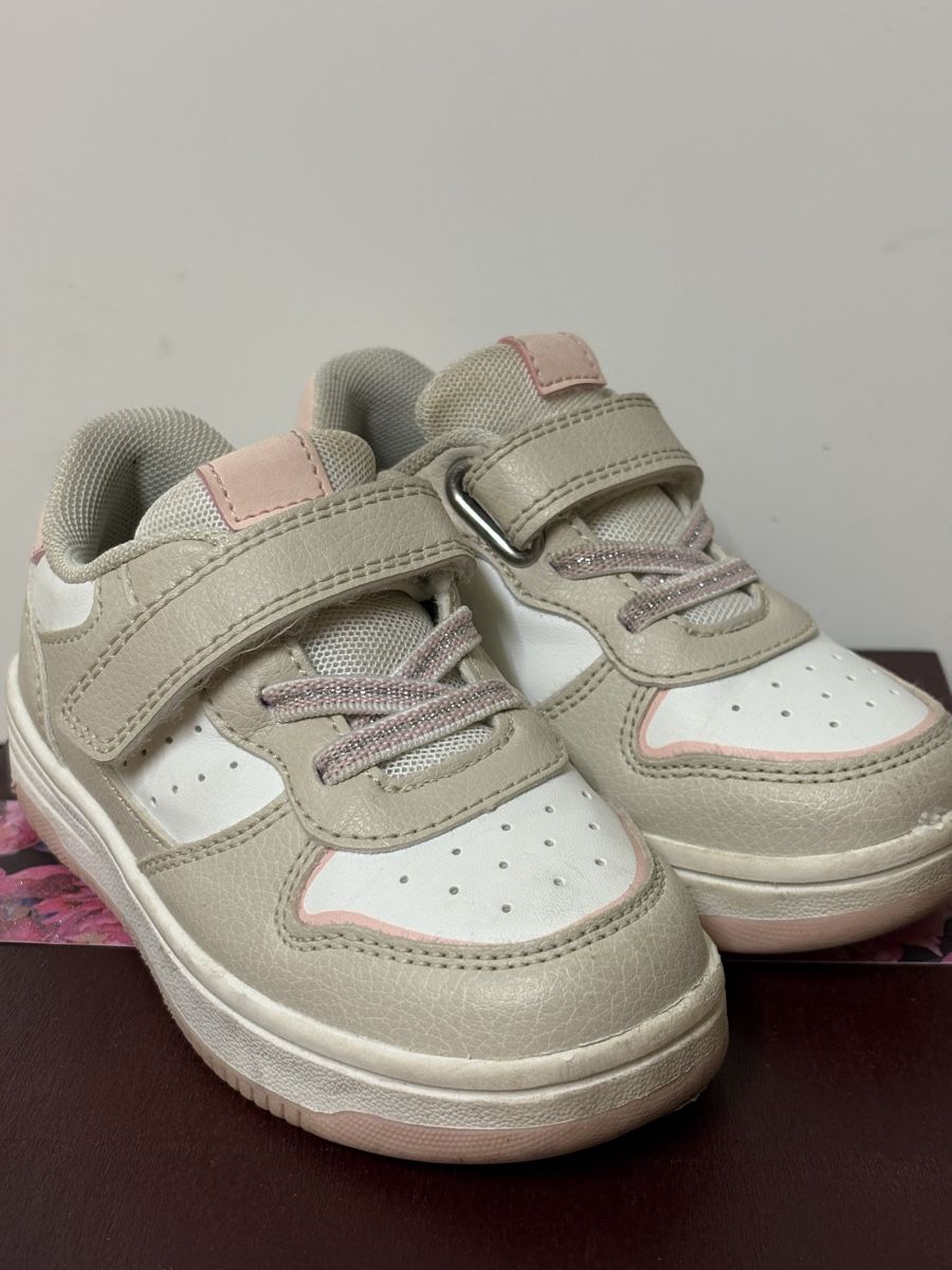 Chaussures filles: Mädchen Turnschuhe – D'occasion à Wolfhausen par lala_wolfhausen