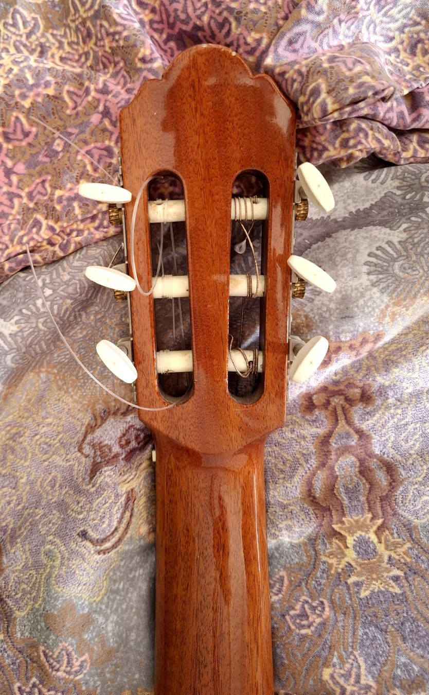 Alhambra Strumenti musicali: Guitarren Classic Alhambra von Spain – Nuovo (secondo la descrizione) da Meilen venduto da GabsZurich 3