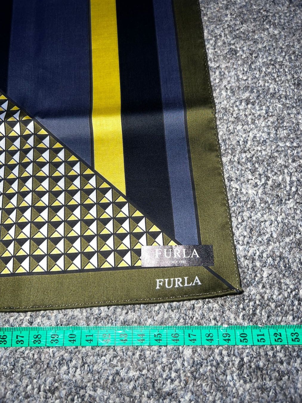 Furla Foulards, Tücher & Schals: Furla Tuch 50x50 Geometric Design – Neu (gemäss Beschreibung) aus Winterthur von Dejv 3