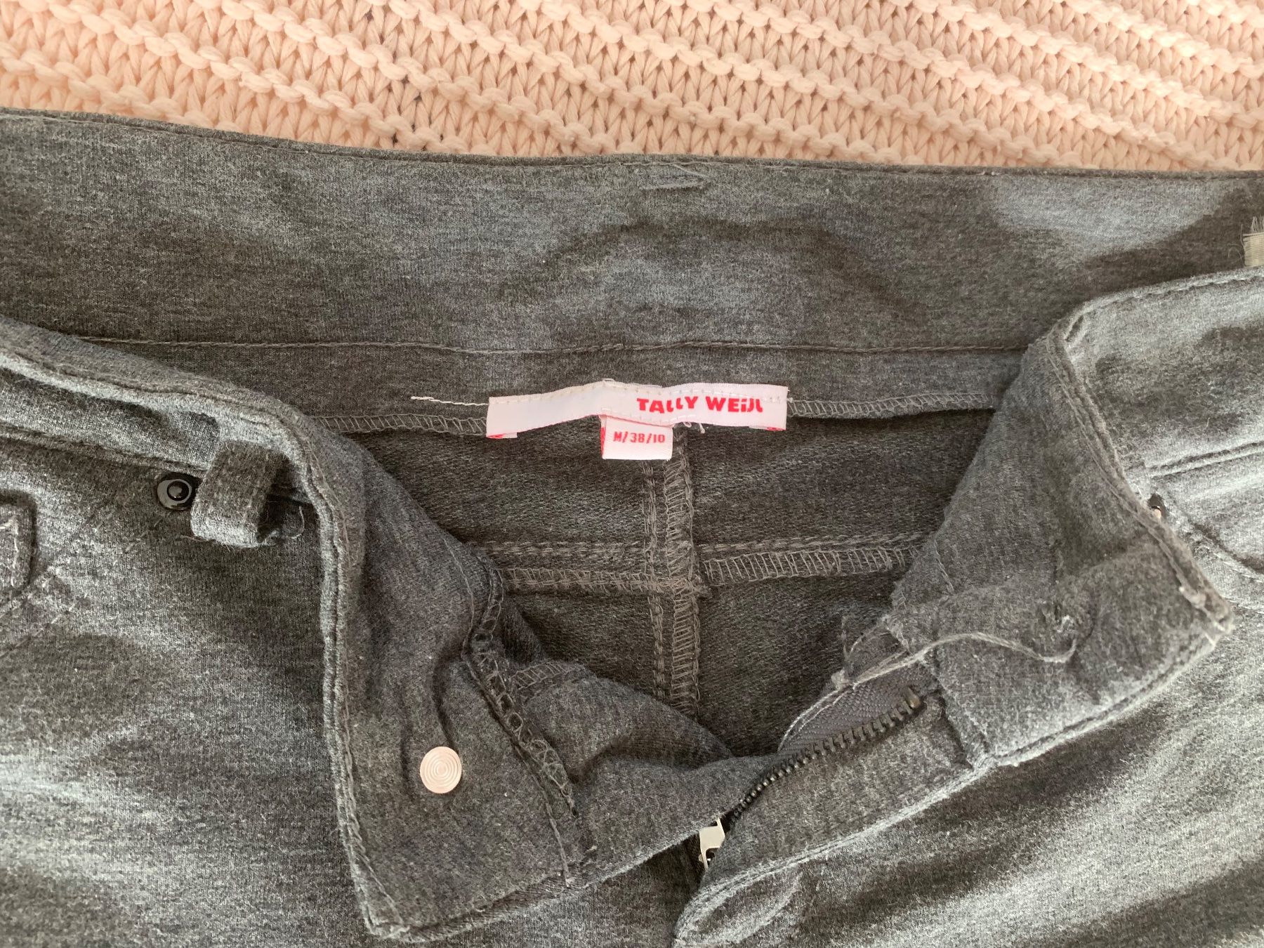 Tally Weijl Pantaloni: Pantalon slim legging gris – Usato da Montreux venduto da iizaa811 3