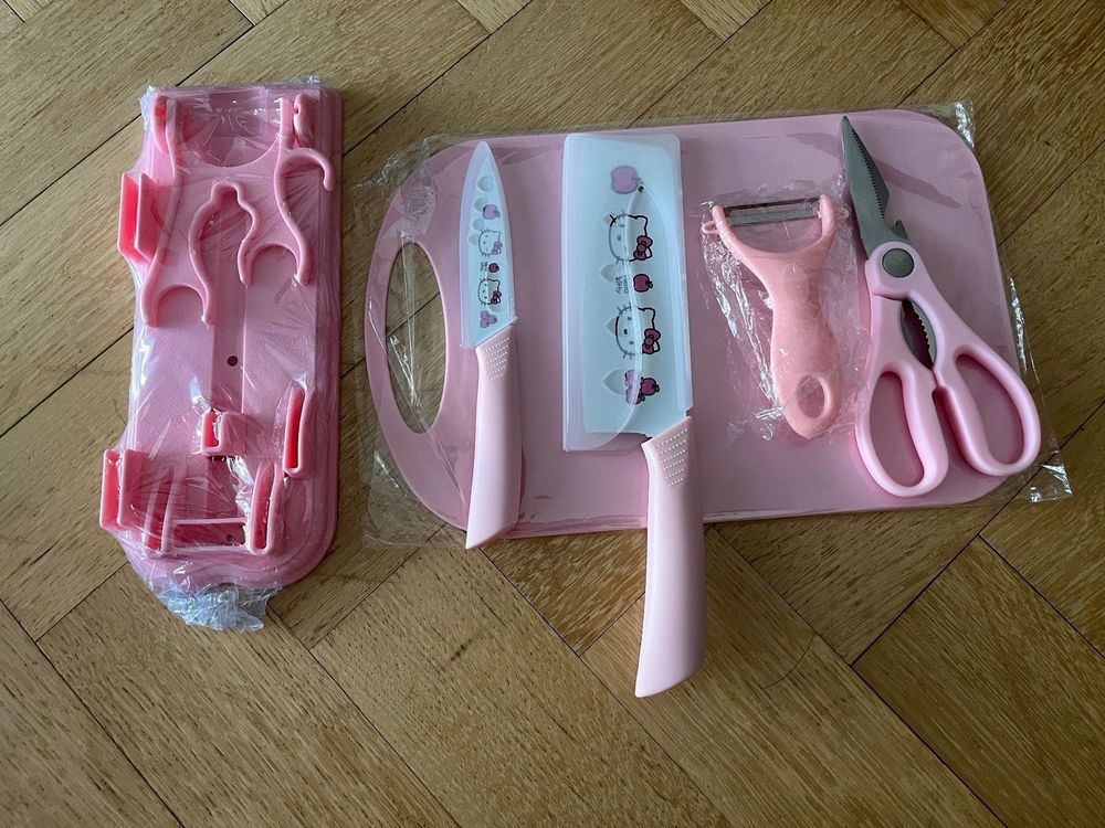 Hello Kitty Messerset (Neu und originalverpackt) in für CHF 50 – mit ...