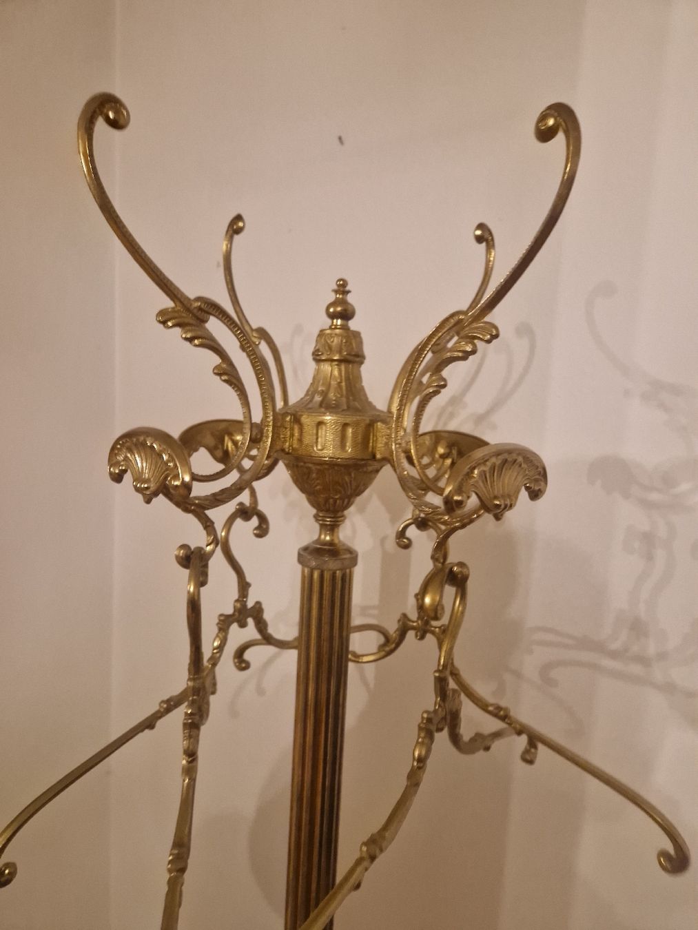 Garderobe: kleiderständer aus messing  – Gebraucht aus Zürich von amza