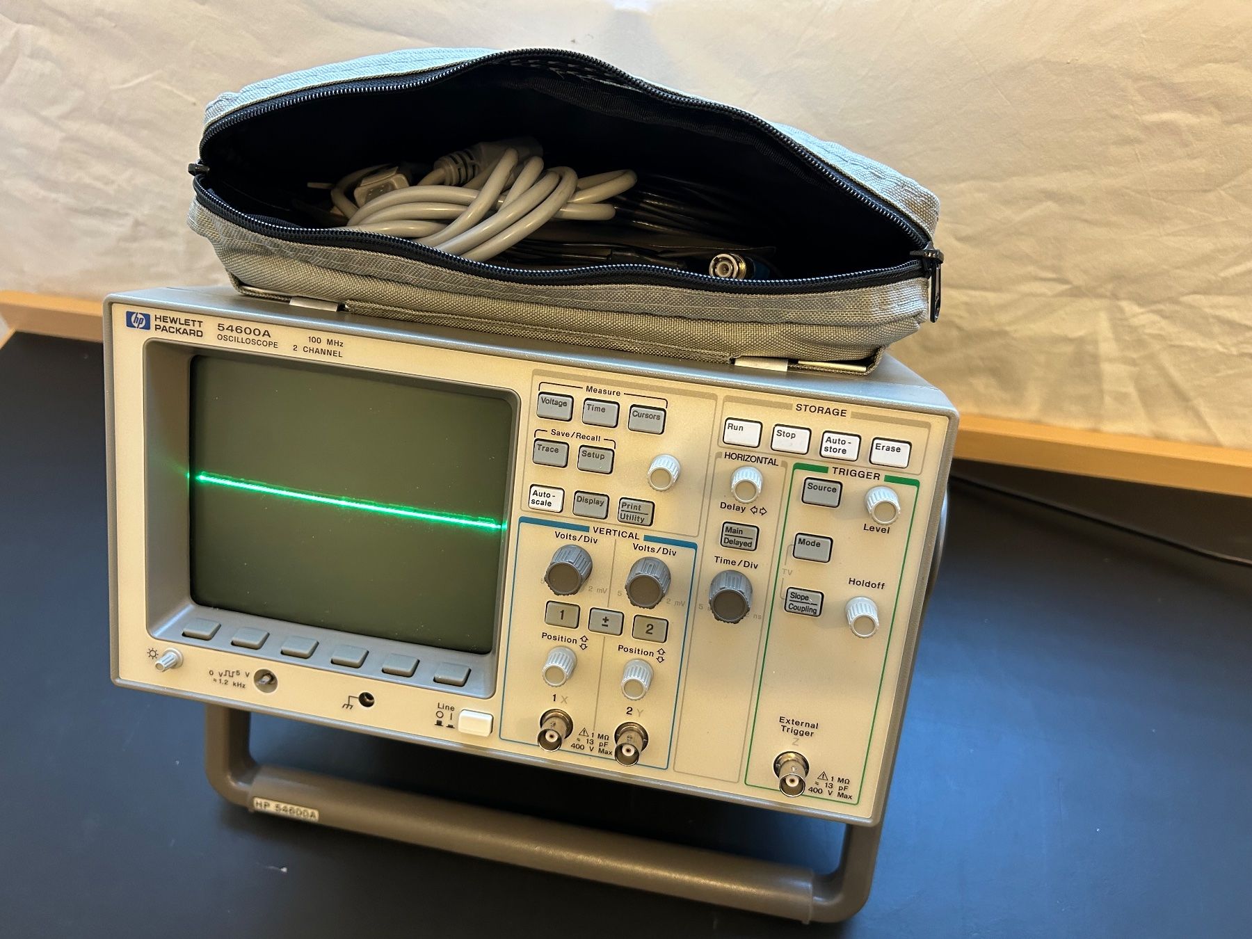 Hewlett Packard Misurare: Oszilloskop Hewlett Packard 54600A 100MHz 2 Channel – Difettoso da Zürich venduto da LuZ_8005