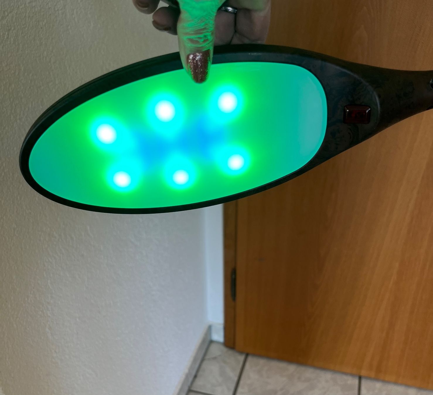 Attrezzature mediche: Led Stehleuchte/Farbtherapielampe – Usato da Kölliken venduto da Siramutz 2