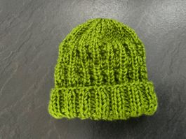 Handgestrickte Babymütze m.doppelter Wolle gestrickt