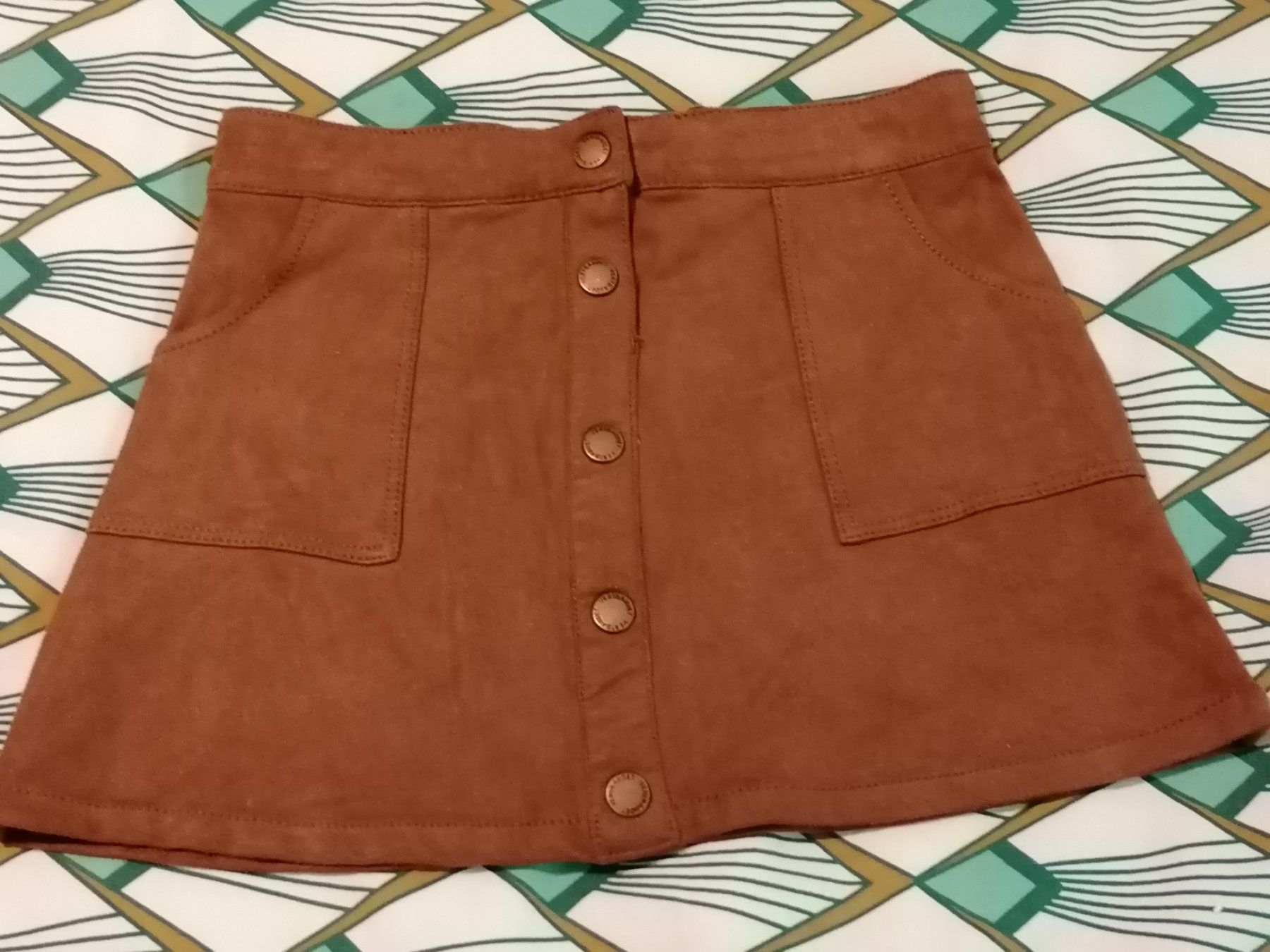 Vestiti & Gonne: Jupe, mini jupe, jupe en suédine,bas – Usato da Montcherand venduto da petiteoune75