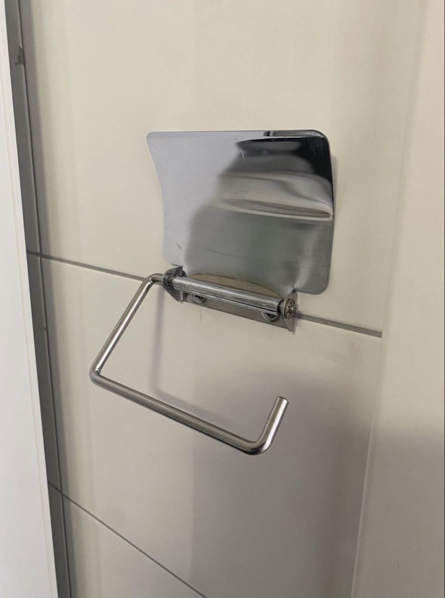 Altri accessori per il bagno: Toilettenpapierhalter mit Deckel – Usato da Frauenfeld venduto da heyLani 1