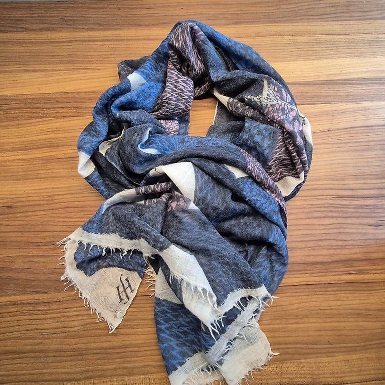 Foulard & Sciarpe: Kaschmir Schal Friendly Hunting – Usato da Meggen venduto da darcy10
