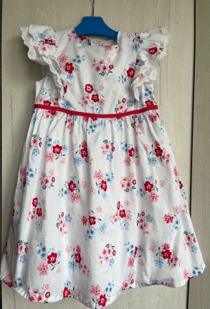 Kleid mit Blumen Motiv Gr 98