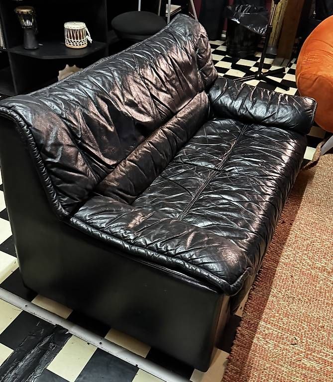 Sofas: Vintage Leder Sofa – Gebraucht aus Zürich von Gordinimix 1