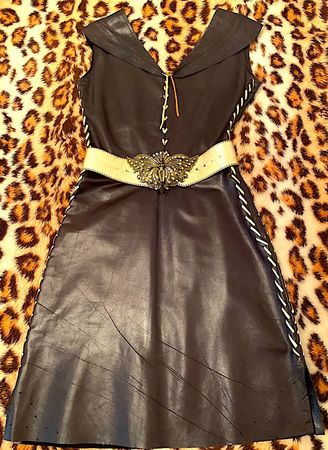 Exklusives originelles echt Nappa-Lederkleid samt Gürtel 36