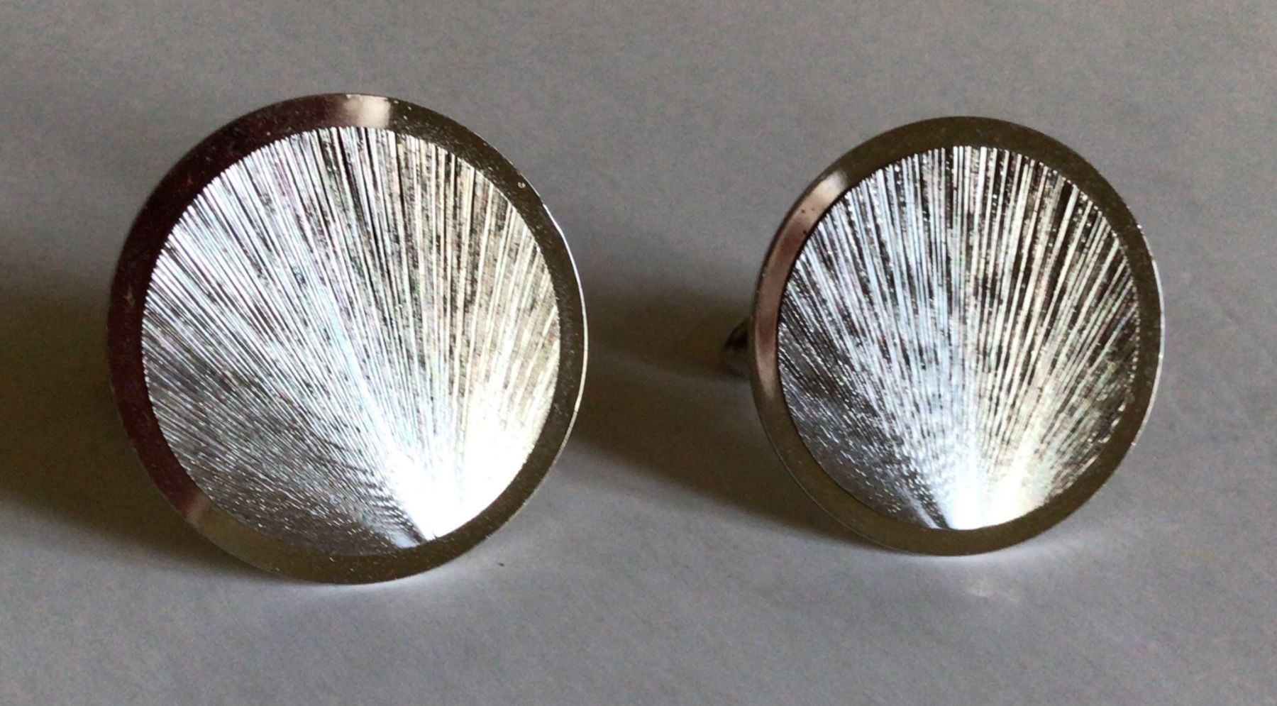 Manschettenknöpfe: Elegante Manschettenknöpfe / Cufflinks mit Krawattenclip – Neu (gemäss Beschreibung) aus Ennetbaden von Nab2012