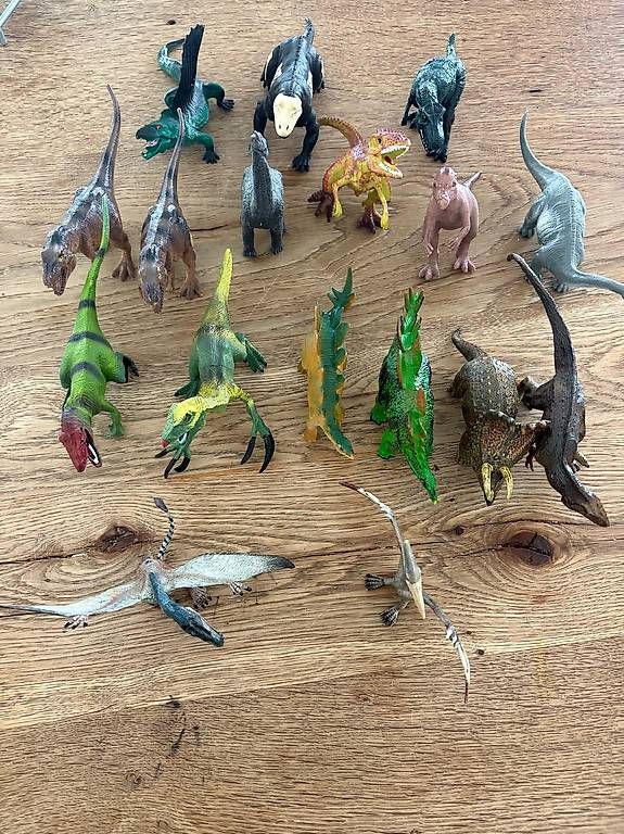 Giocattoli: Dinosaure en plastique – Usato da Nods venduto da wid_2lbx