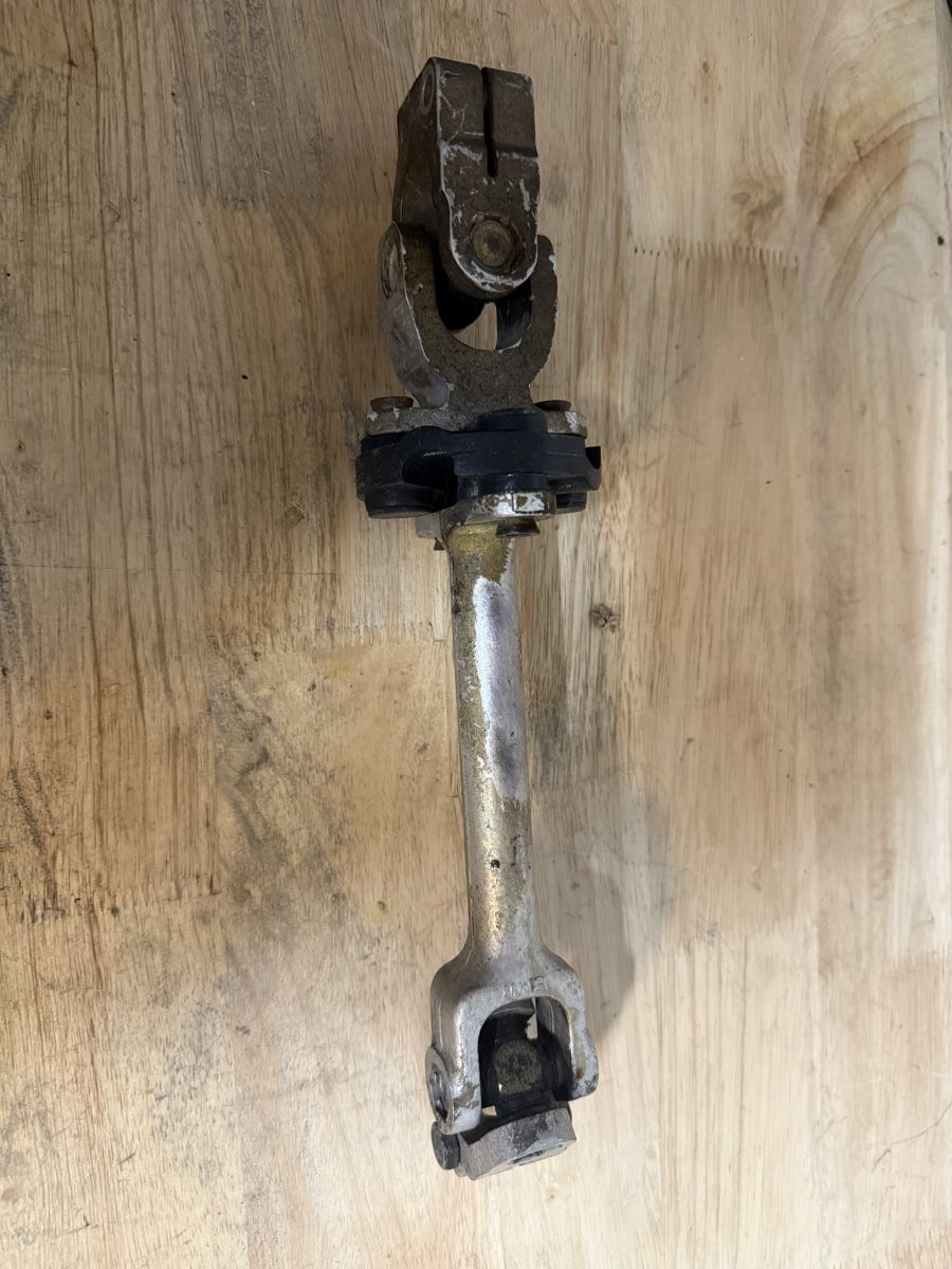 BMW Tutti pezzi di ricambio auto: Original BMW E30 Kreuzgelenk – Usato da Lachen SZ venduto da joe_jkx8 1