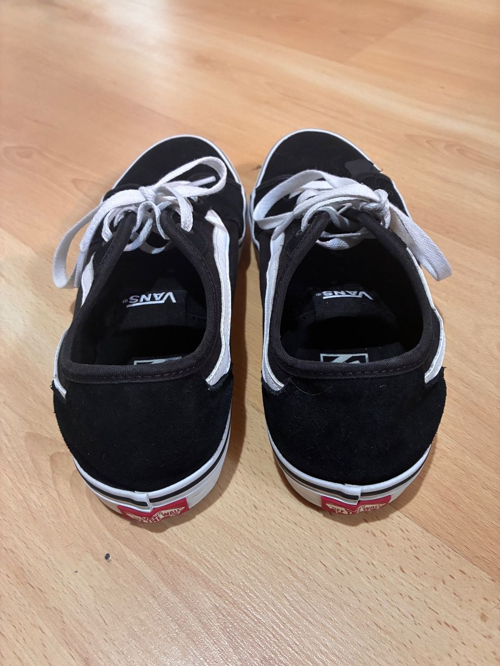 Vans Scarpe da uomo: Baskets Vans Noir et Blanc (Pointure 41) – Difettoso da Bouveret venduto da Flurry1987 1