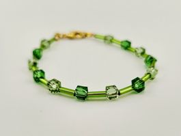 Damenarmband Grün mit Würfel und Glas-Stifte mit Verschluss