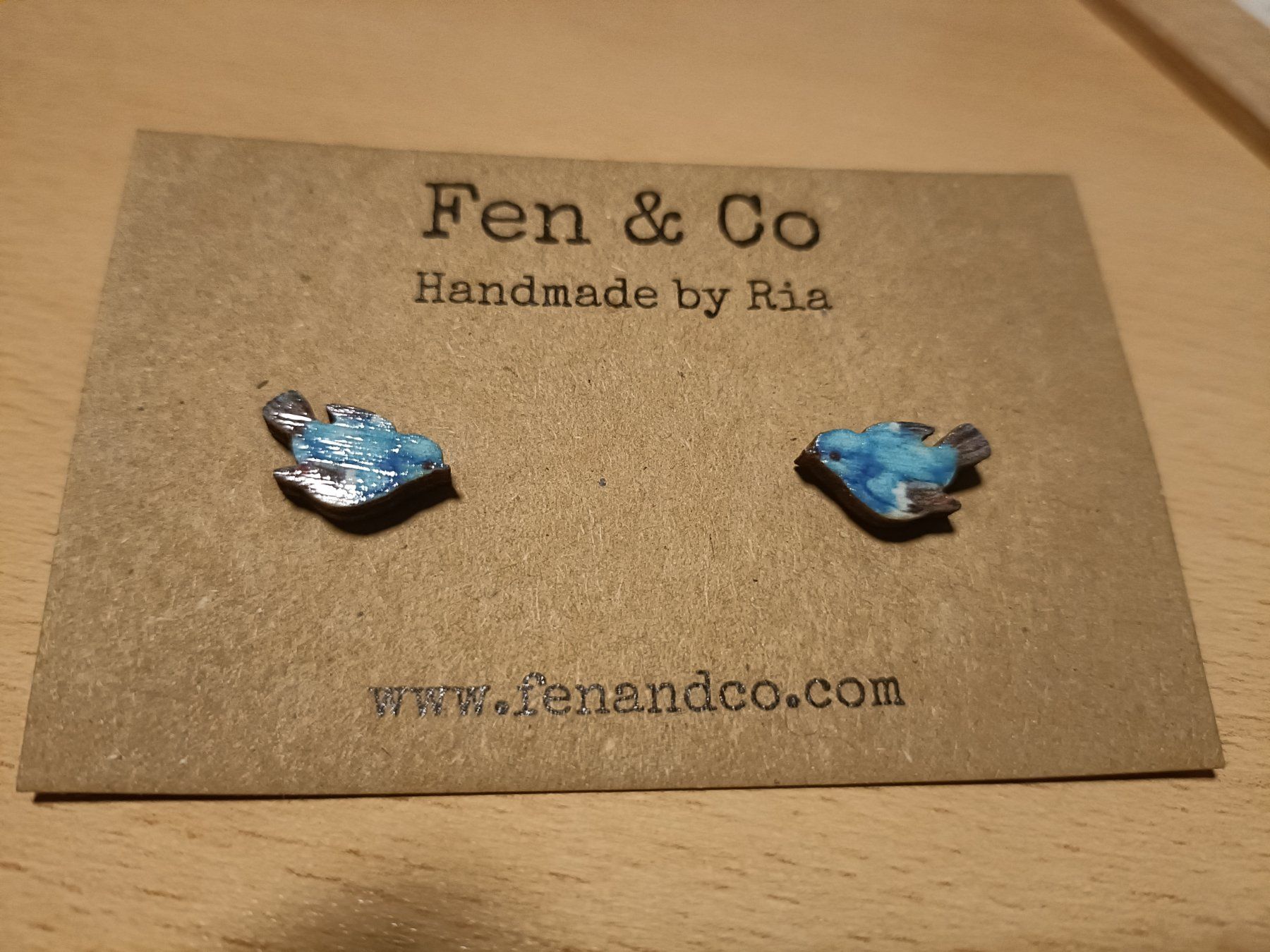 Ohrringe & -stecker: Handgemachte Vogel Ohrstecker, Holz, blau. – Neu und originalverpackt aus Schinznach Bad von knucker