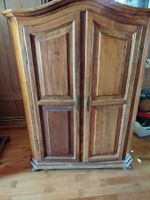 Holzschrank