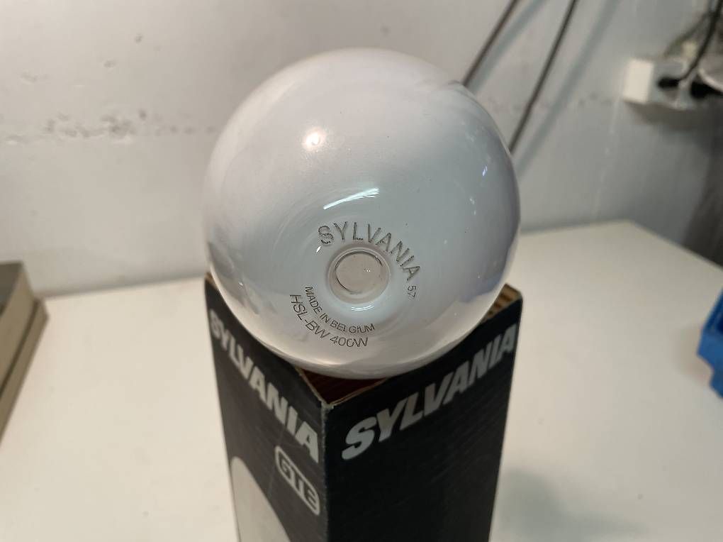 Lampade: Ampoule / Lampe à décharge E40 – Usato da Les Acacias venduto da Lynncia 1