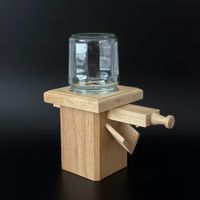 Erdnussspender aus Holz