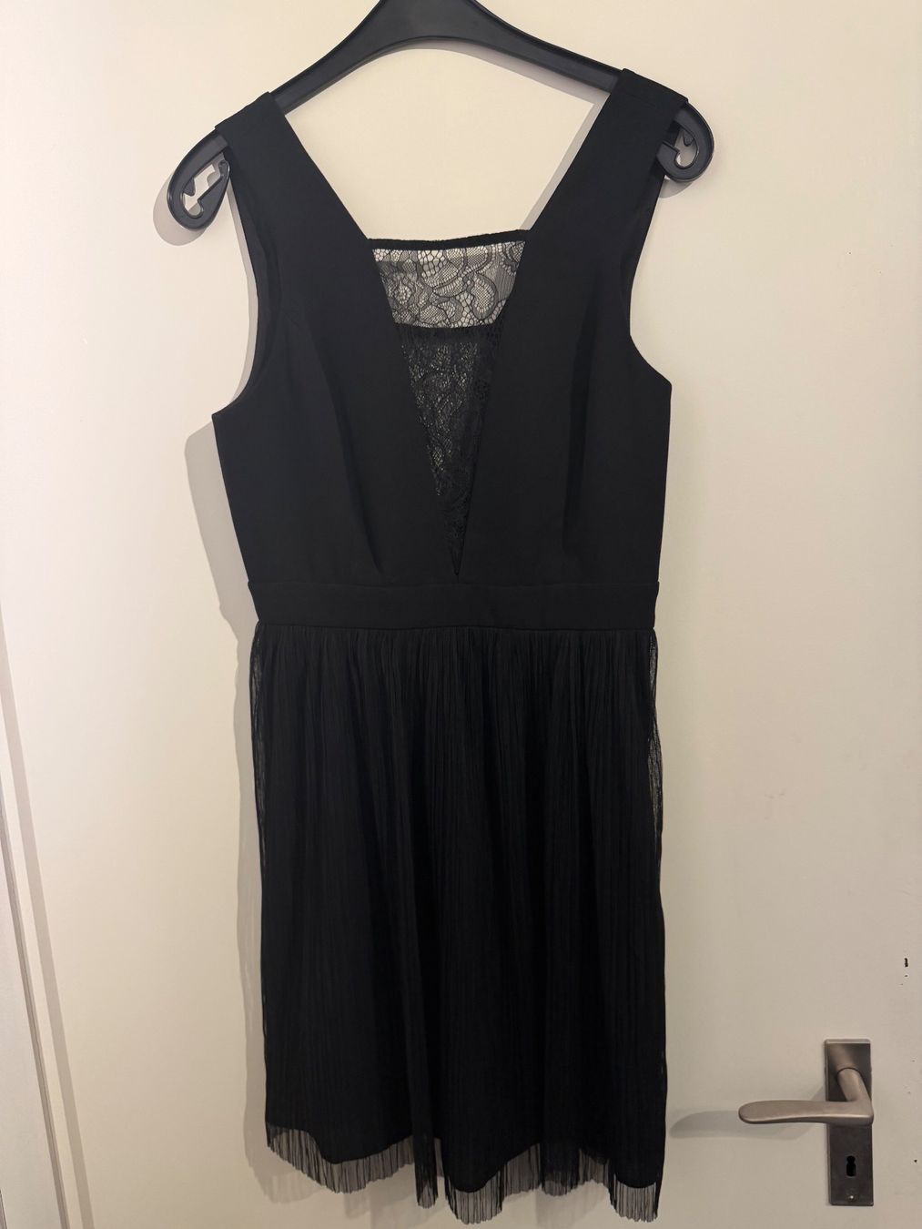 Vestiti: Cocktailkleid Schwarz Gr. M Neu – Nuovo e nell'imballaggio originale da Niederglatt ZH venduto da vul_v86c