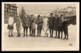 Mürren, Gruppe beim Schlittschuhlaufen