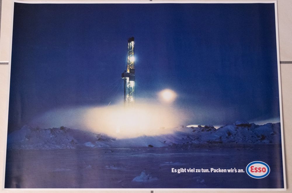 Posters & Illustrations: 2 Vintage Esso Schautafeln / Informationsposter / Plakate – D'occasion à Sempach Station par Semion 1