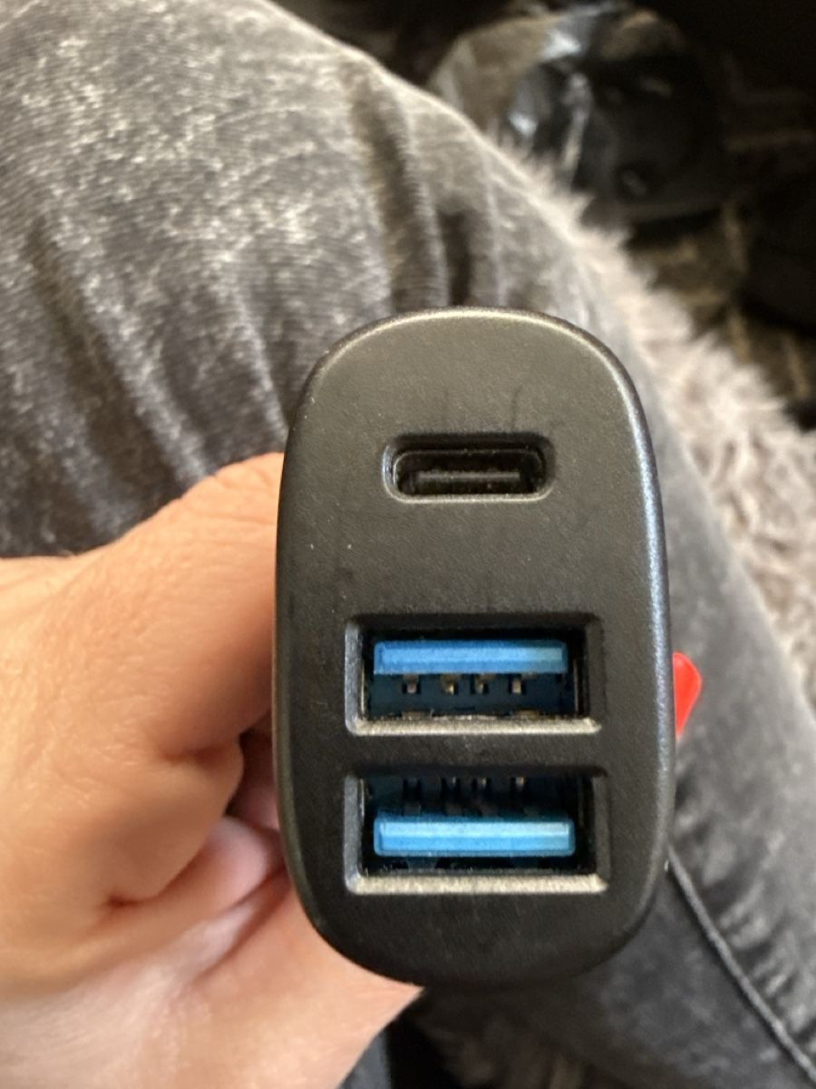 Chargeurs de batterie: Cellularline Autoladegerät 44W – D'occasion à Zürich par Pingu333 2