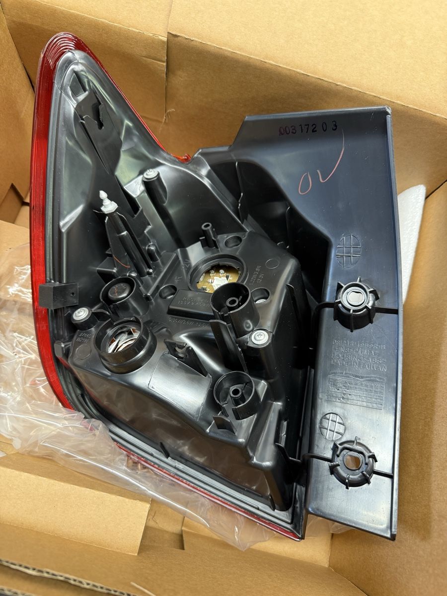 Mitsubishi Tutti pezzi di ricambio auto: MITSUBISHI ASX 2017-2023 LED-Heckleuchte – Nuovo e nell'imballaggio originale da Winikon venduto da cabriofan01 1