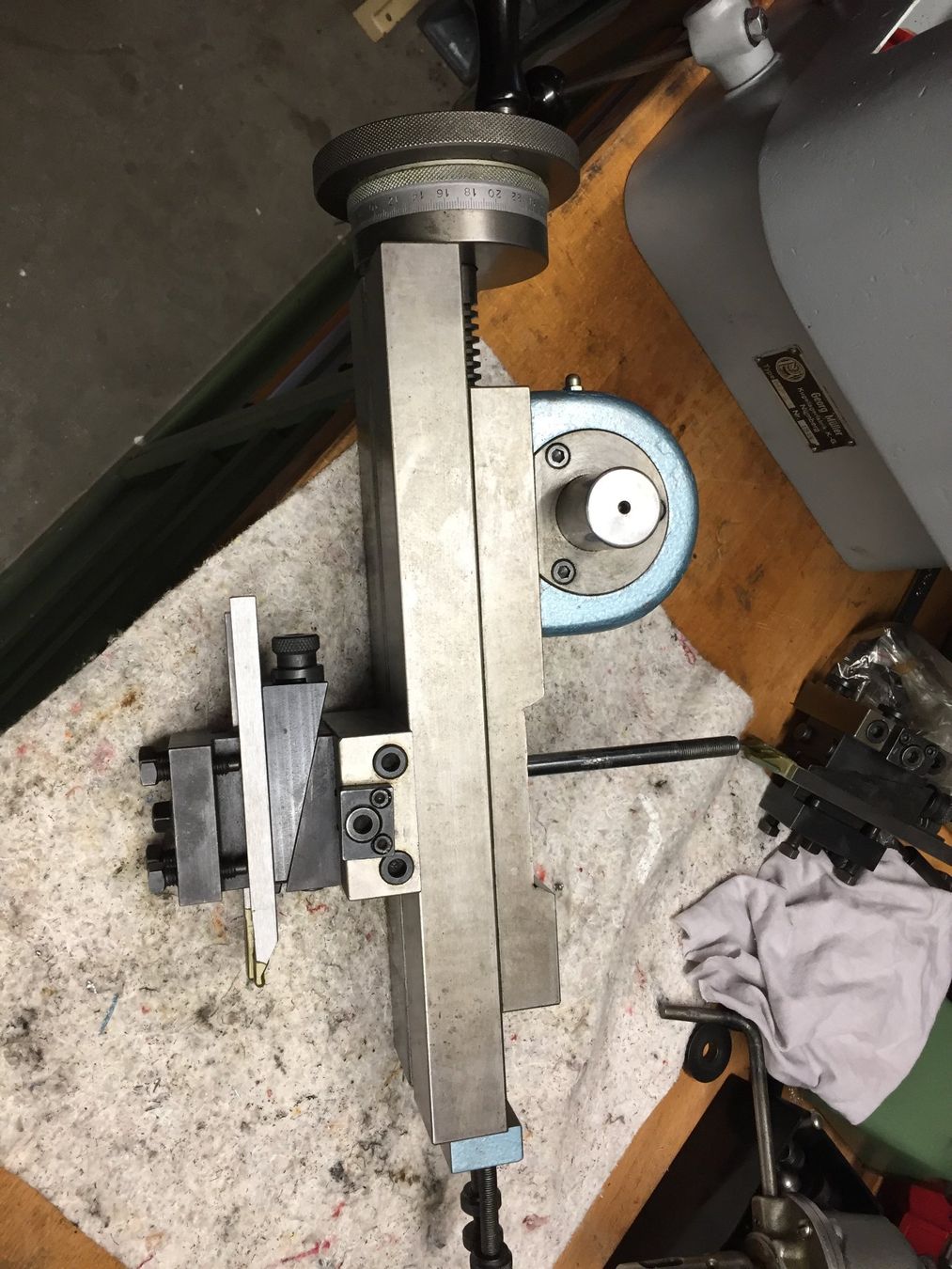 Schaublin Altro per industria metallurgica: Schaublin 102 Abstechsupport mit Handrad – Nuovo (secondo la descrizione) da Frenkendorf venduto da nen_h8rw