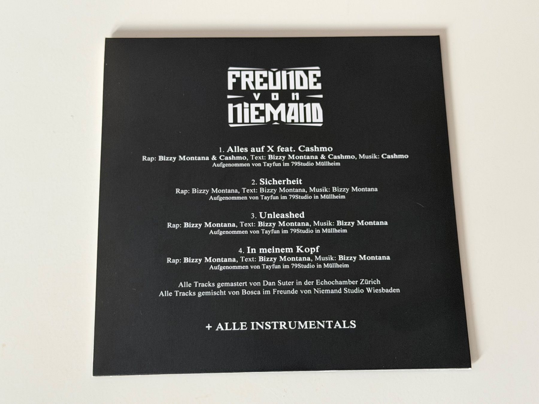 CD: M.A.D.U.4 Limited Boxset - Album, Autogramm, Poster, CD, – Nuovo (secondo la descrizione) da Altstätten SG venduto da sheamus 4