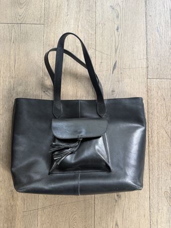 Closed Ledertasche in Schwarz