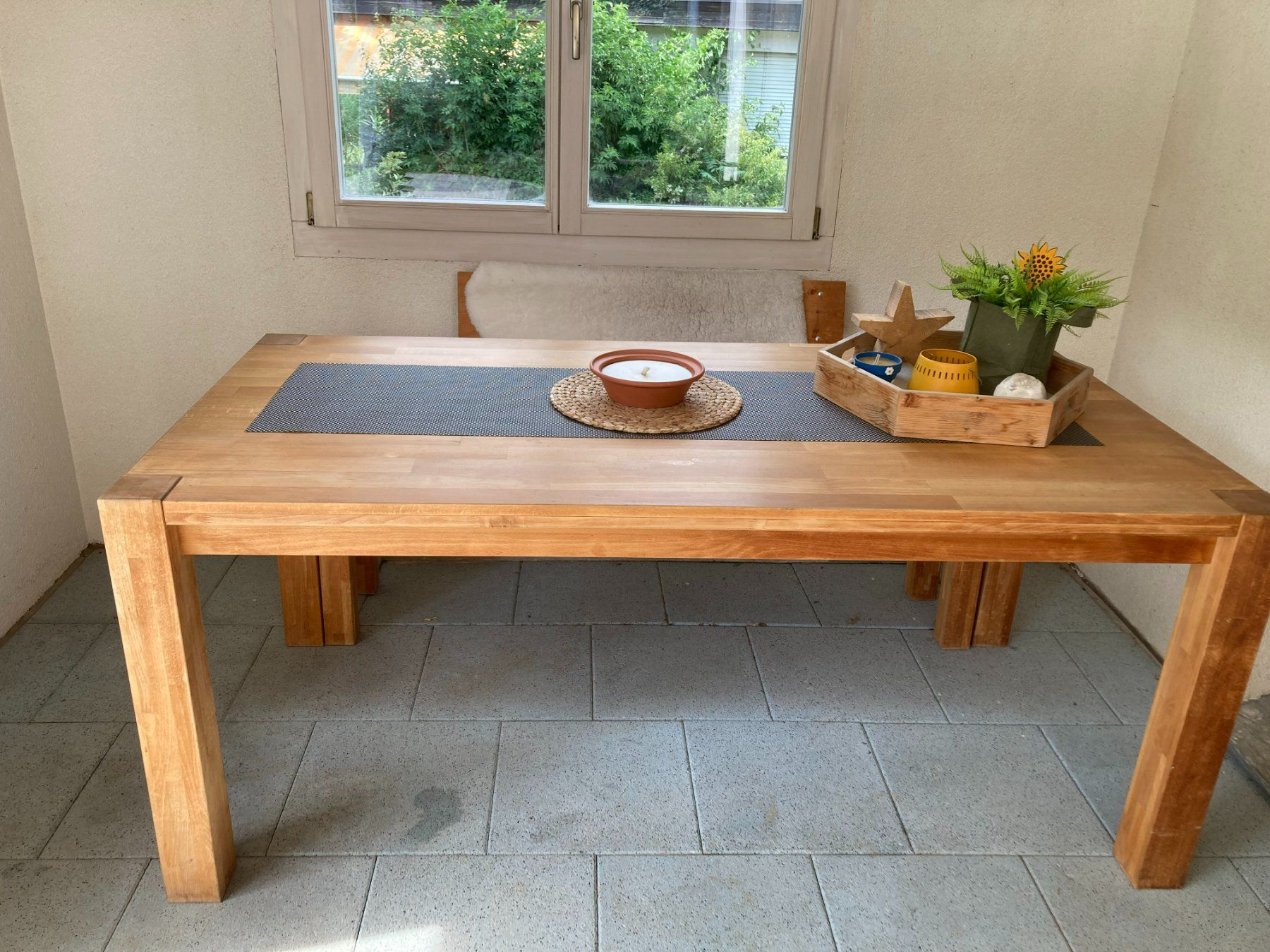 Livique Tische: Holztisch mit Bank – Gebraucht aus Domat/Ems von Sane66
