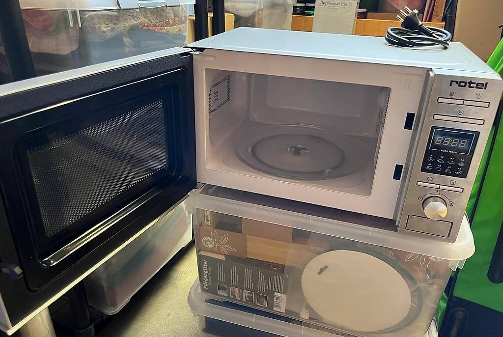 Rotel Appareils de cuisine: Mikrowelle Rotel U1504CH – D'occasion à Basel par Mila_Graf 3