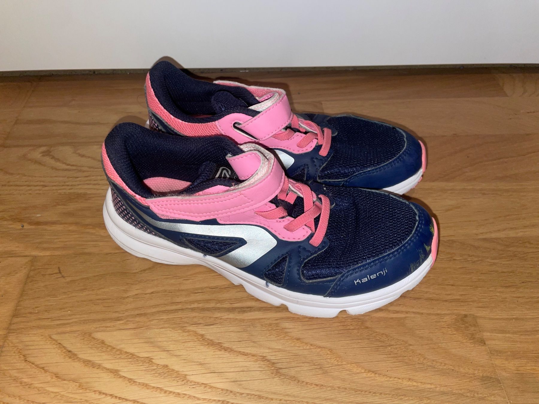 Decathlon Scarpe per ragazze: Kalenji Hallenschuhe ca. Gr. 33 – Usato da Emmen venduto da Manu4414